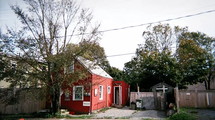 Image: Annual Roberts Street Yard Sale