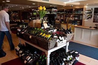 Image: Best Liquor / Wine Store