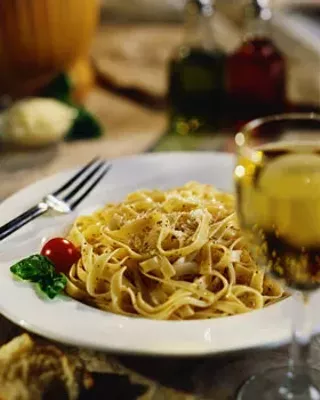 Image: Dinner and a Movie: Il Mio Fratello E Un Figlio Unico (My Brother Is An Only Child)