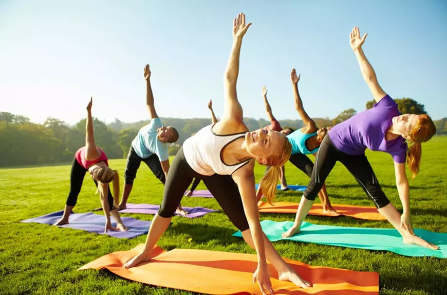 outdoor-yoga-fitness_0.webp