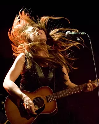 Image: Serena Ryder w/ Beauties
