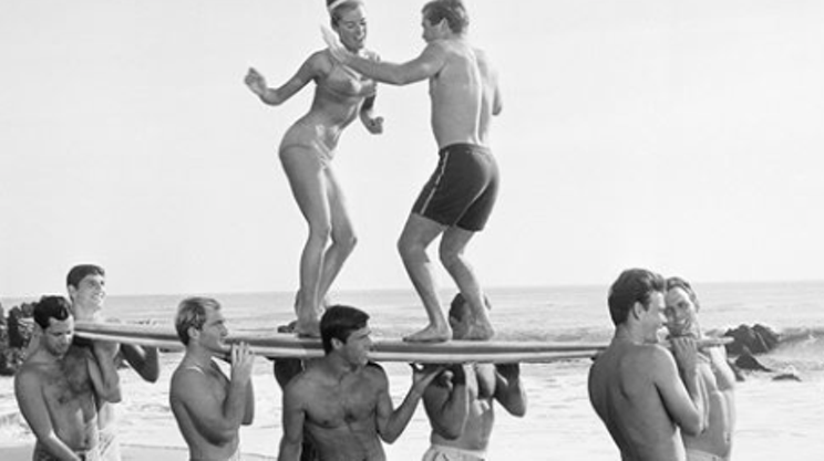 Image: The Mellotones indoor beach party