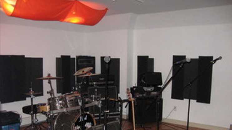 SoundMarket Opens Studios